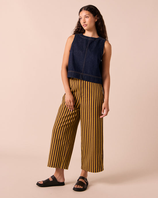 model wear hailey indigo rinse wash denim top
