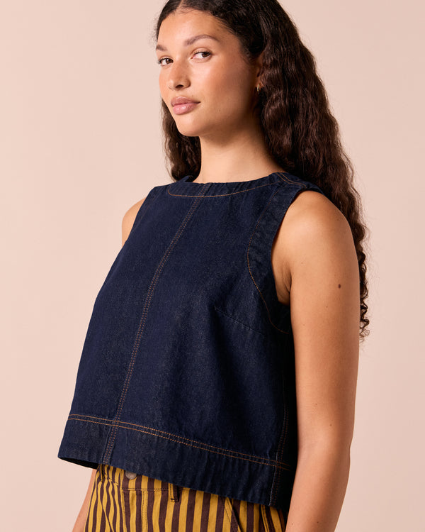 model wear hailey indigo rinse wash denim top