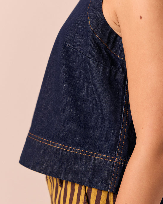 model wear hailey indigo rinse wash denim top