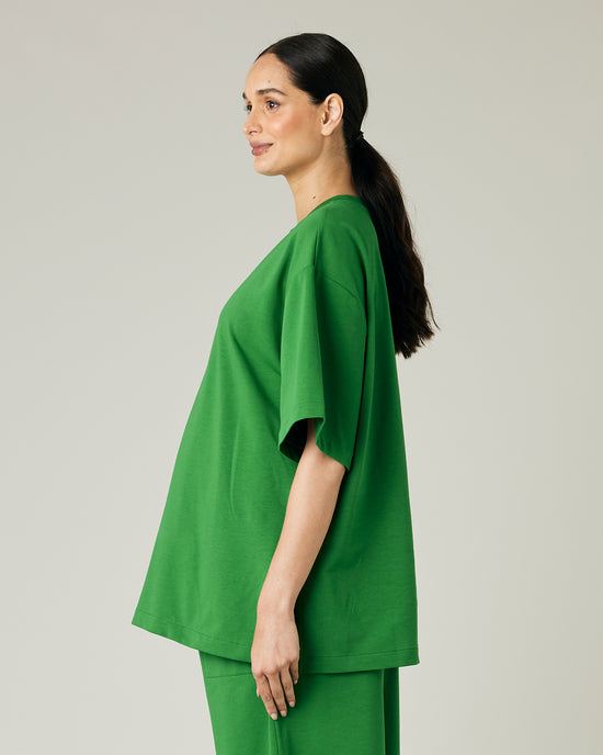 pregnant model wears juniper green jersey jude top