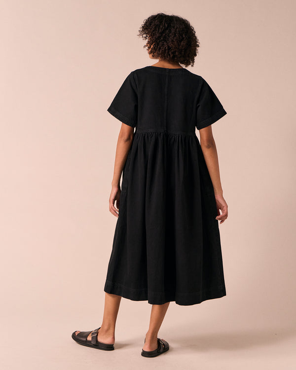 model wears kera black denim dress