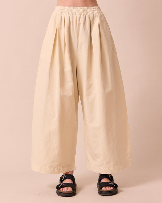 model wears layne bone cotton linen trousers front
