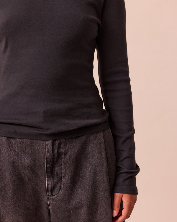 model wears lila black jersey top