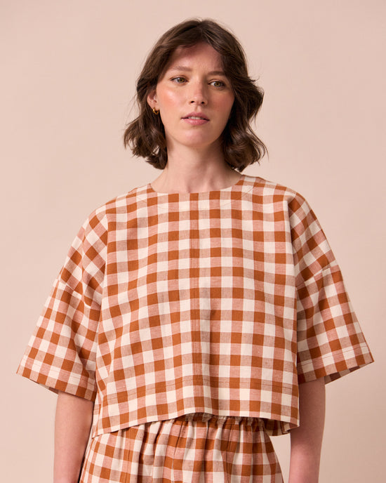 model wear lisa amber check cotton top