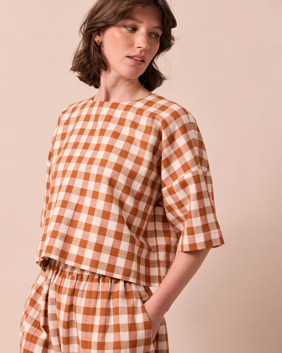 model wear lisa amber check cotton top