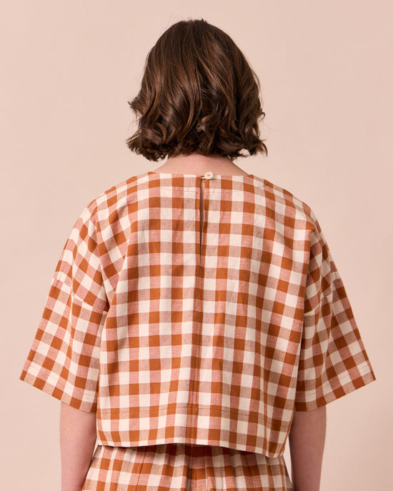 model wear lisa amber check cotton top