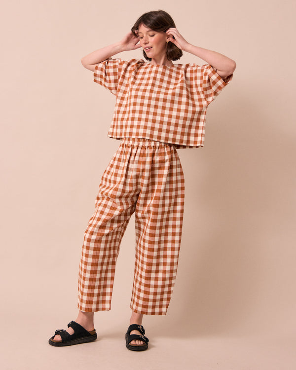 model wear lisa amber check cotton top