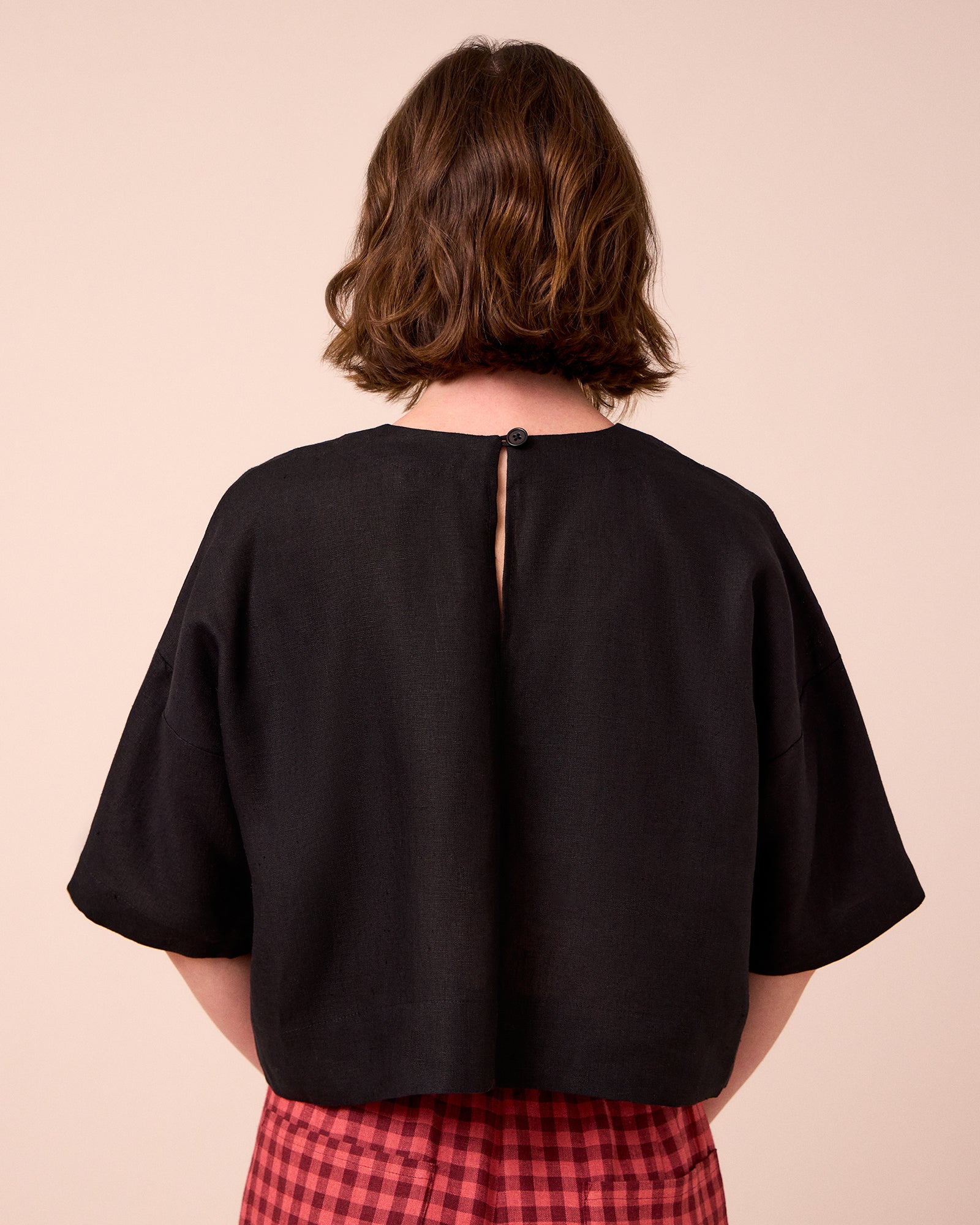 Lisa Black Linen Top – Beyond Nine