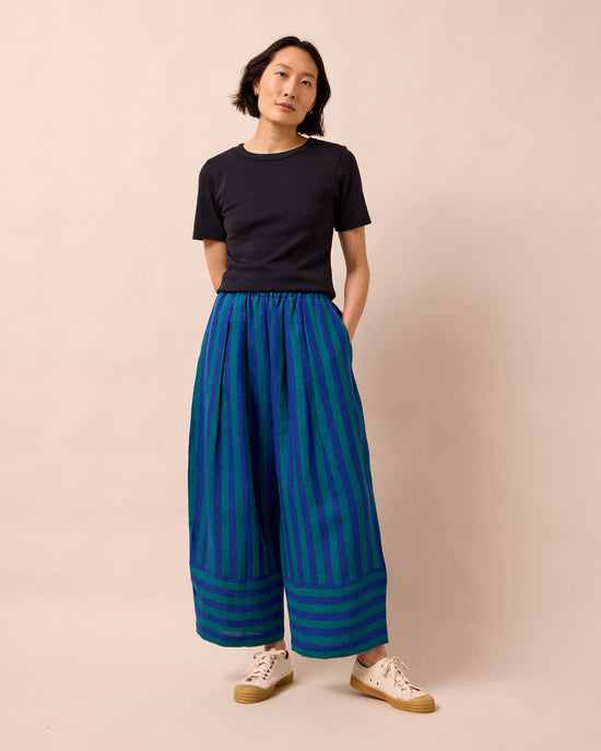 model wears lottie black jersey top