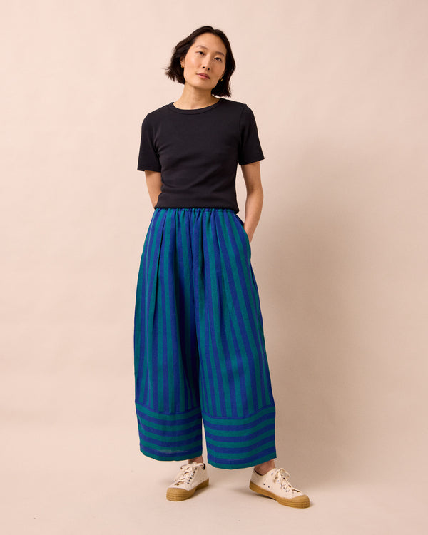 model wears lottie black jersey top