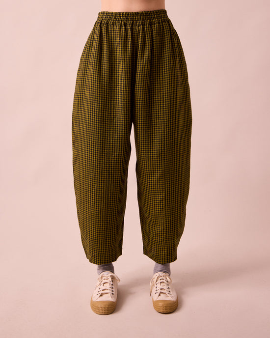 model wears mabel fresh olive mini gingham linen trousers front
