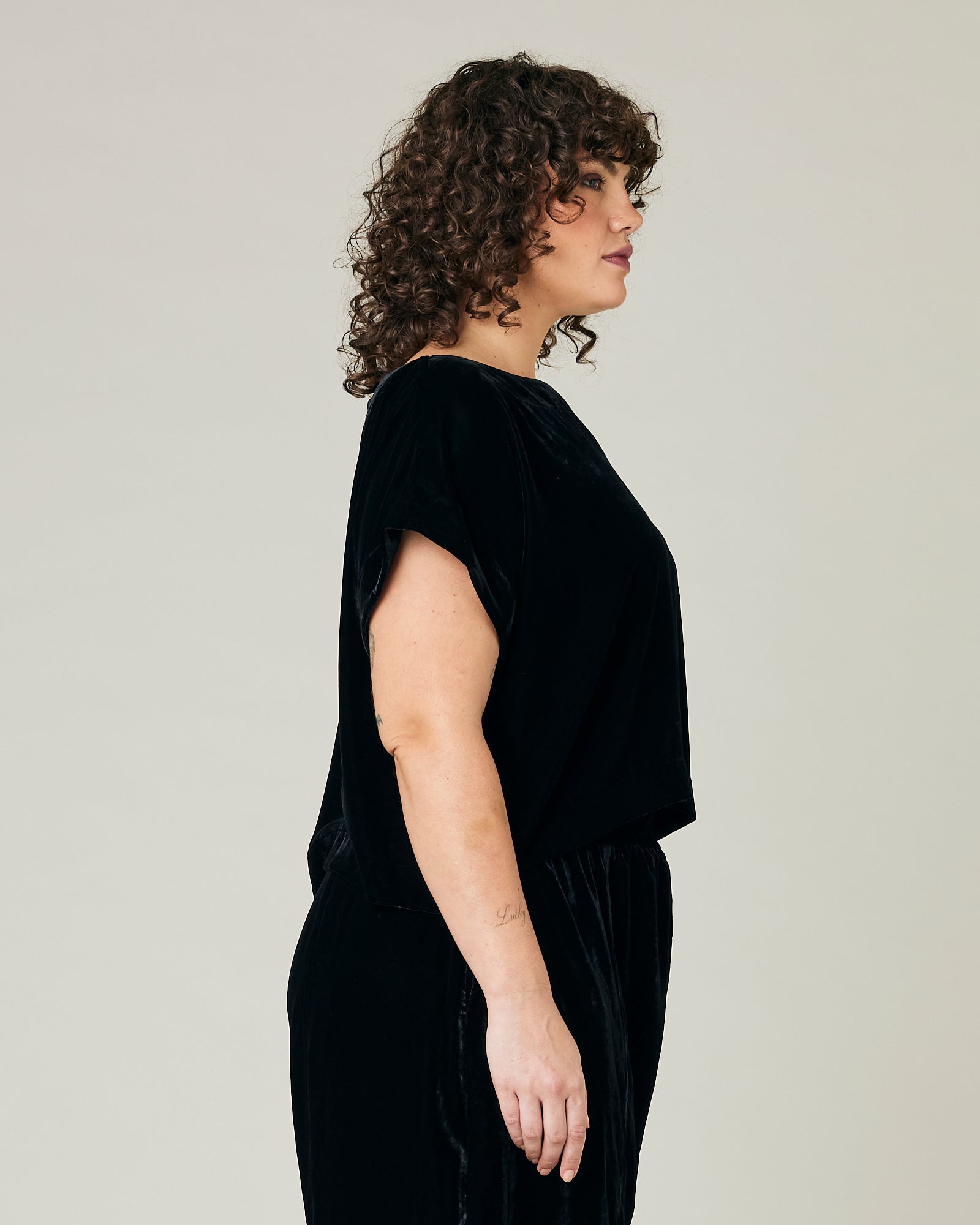 Plus size black velvet top best sale