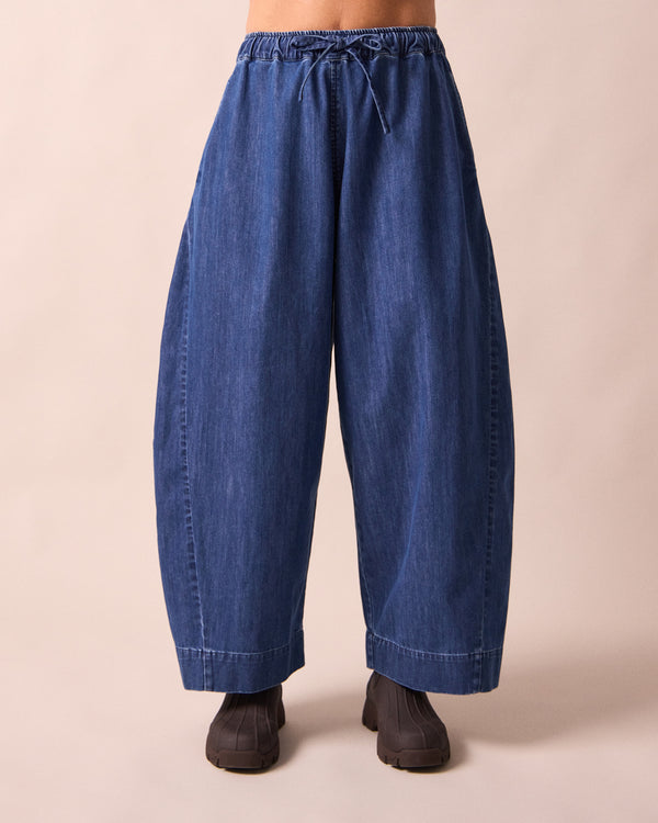 model wears mathilde mid blue denim jeans front