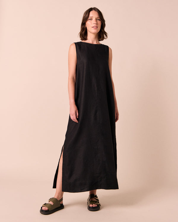 model wears mylia black linen dress