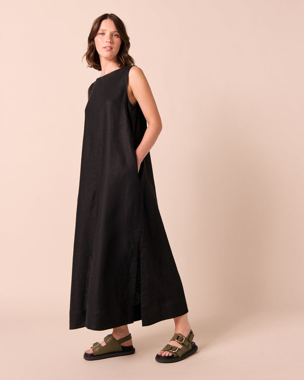 model wears mylia black linen dress