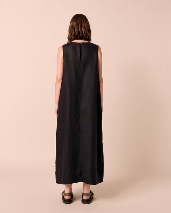 model wears mylia black linen dress