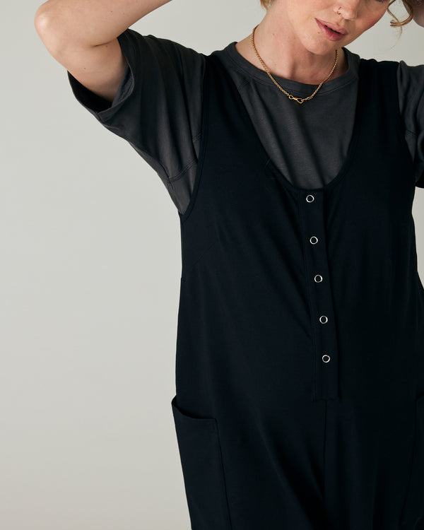 pregnant model wears black poppy jumpsuit