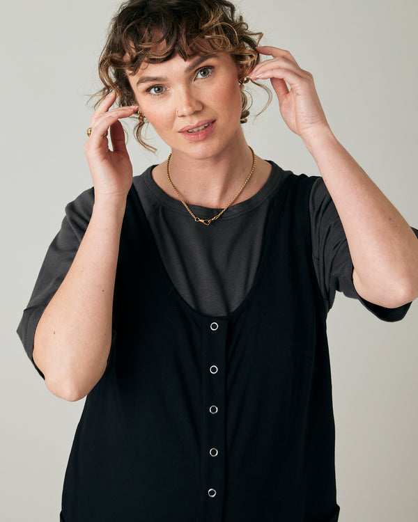 pregnant model wears black poppy jumpsuit