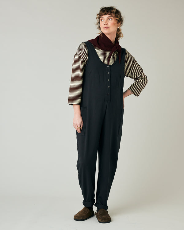 pregnant model wears slate jersey poppy jumpsuit