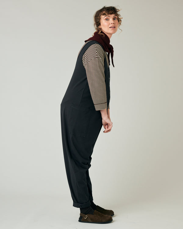 pregnant model wears slate jersey poppy jumpsuit