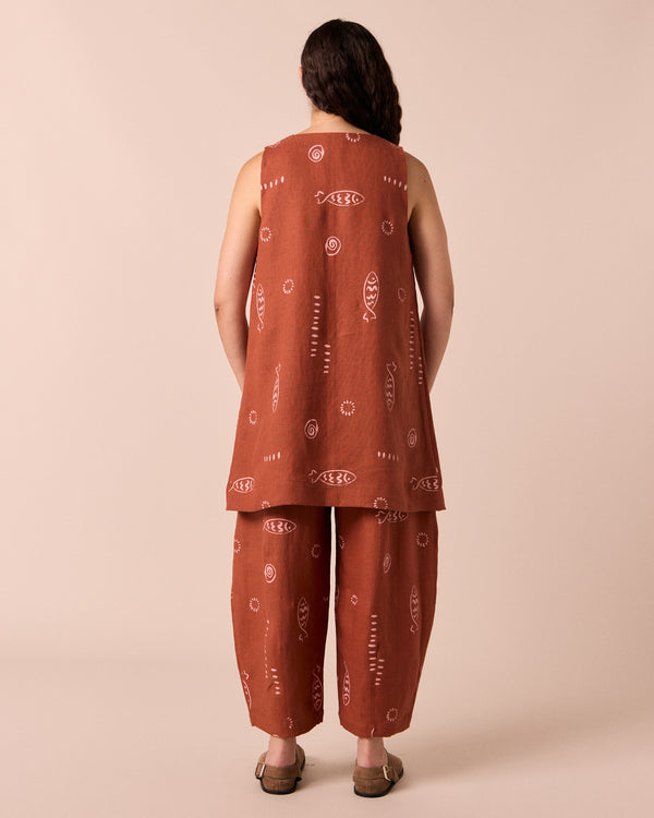 model wears reeta beachcomber print linen dress