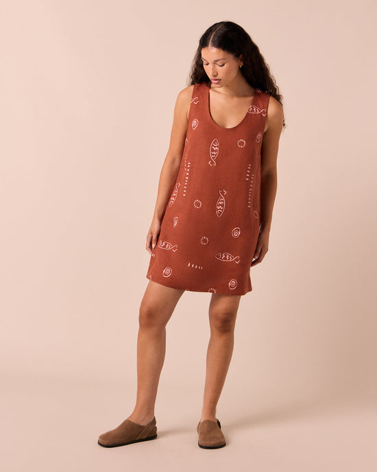 model wears reeta beachcomber print linen dress