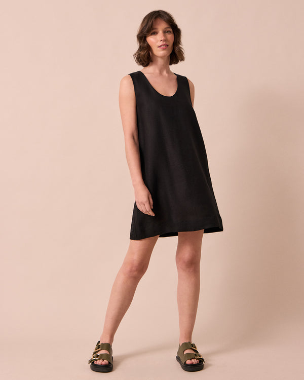 model wears reeta black linen dress