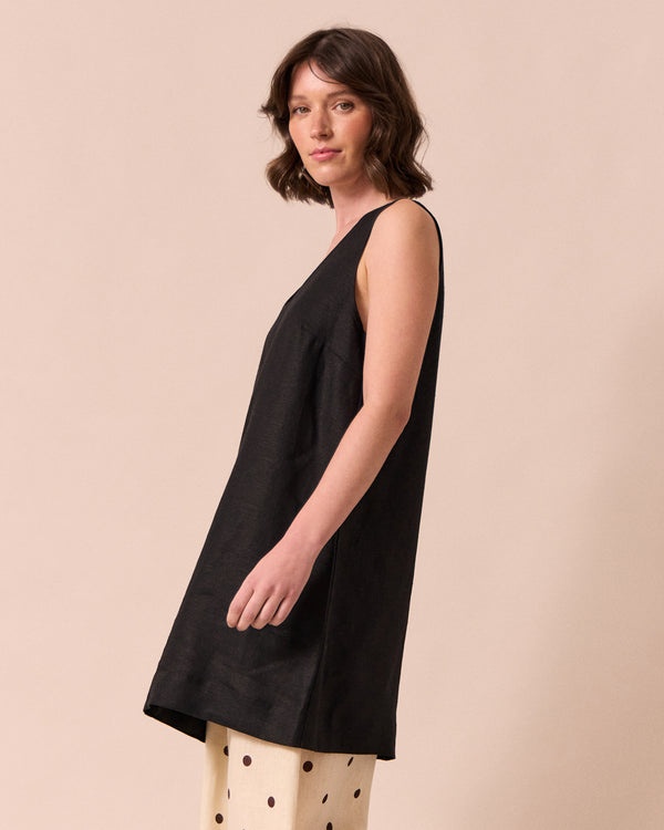 model wears reeta black linen dress