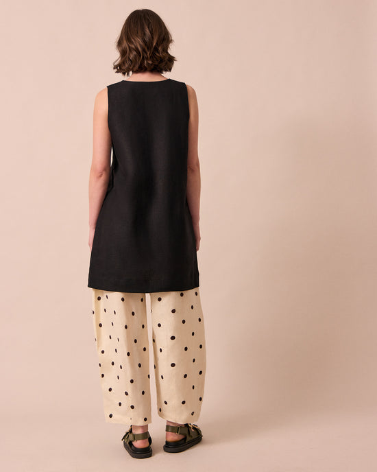 model wears reeta black linen dress