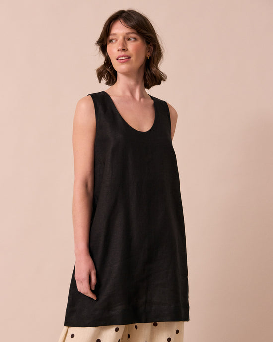 model wears reeta black linen dress