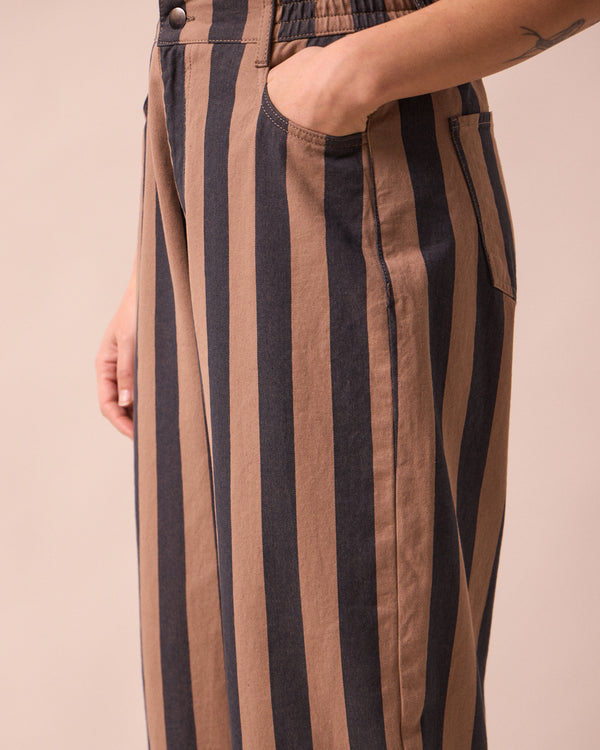 model wears remi graphite and mocha denim jeans detail