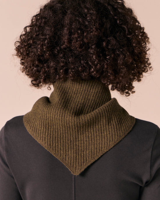 model wears ribbed knitted dark forest neckerchief