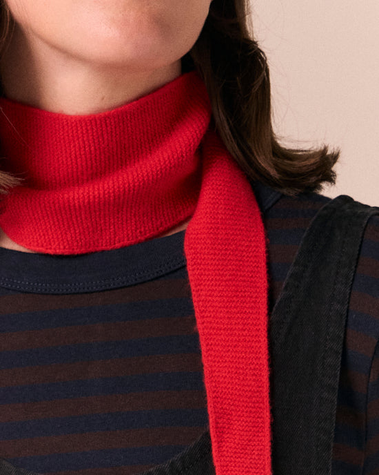 model wears ribbed poppy red knitted neckerchief