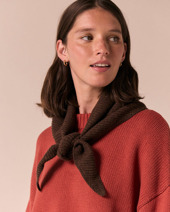 model wears ribbed knitted walnut neckerchief