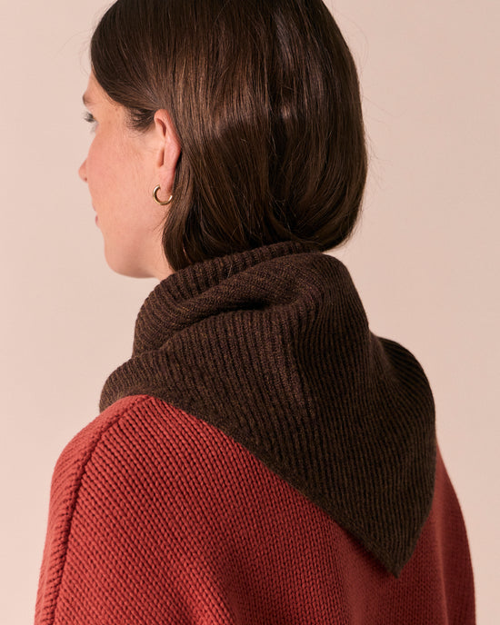 model wears ribbed knitted walnut neckerchief