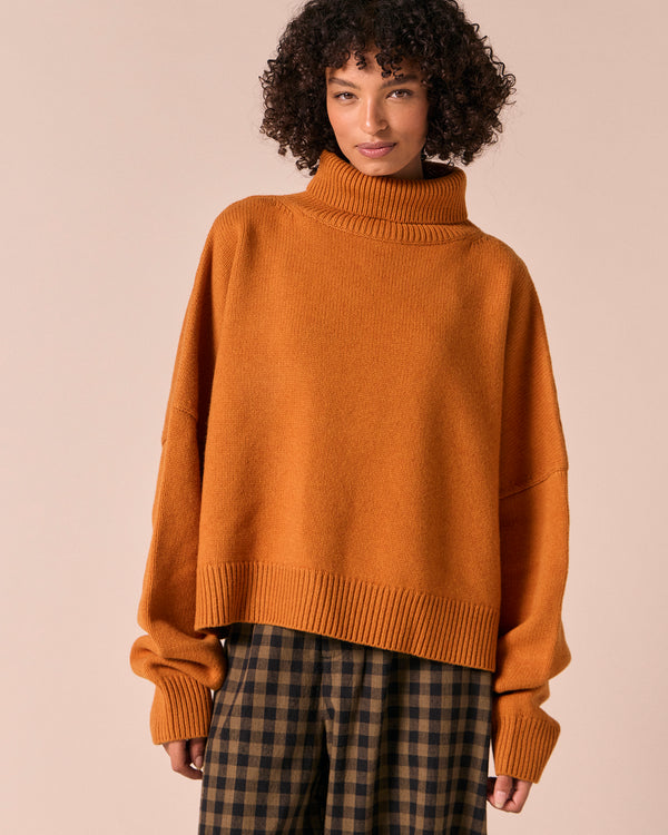 model wears ruth pumpkin spice knitted jumper