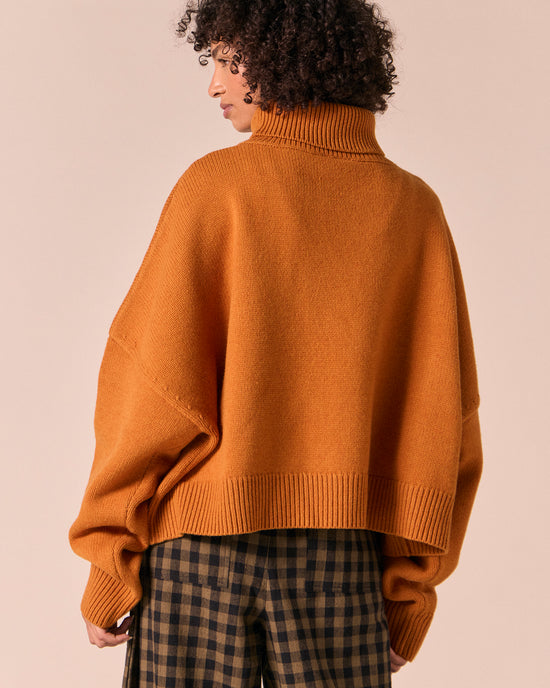 model wears ruth pumpkin spice knitted jumper