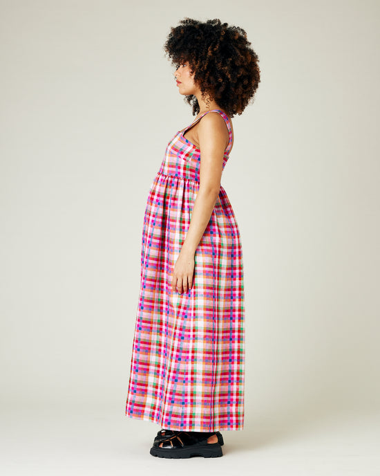 pregnant model wears sonny check linen suki dress