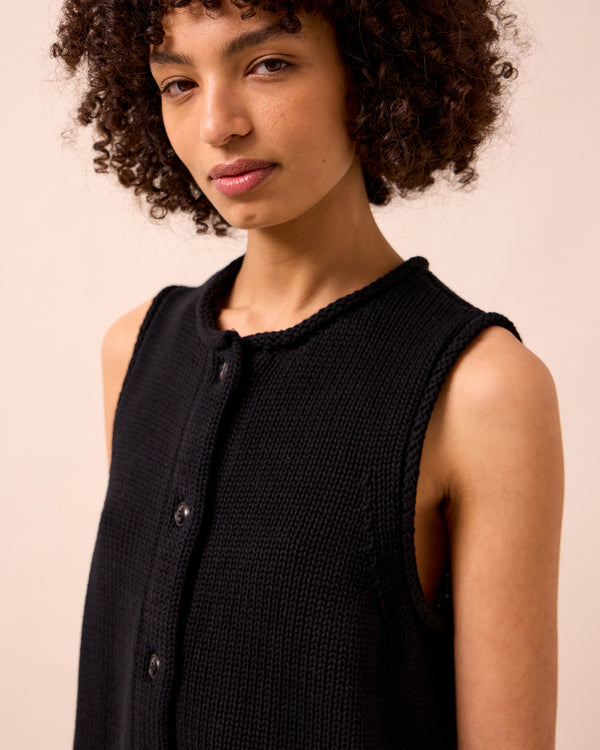 model wears tia black knitted vest