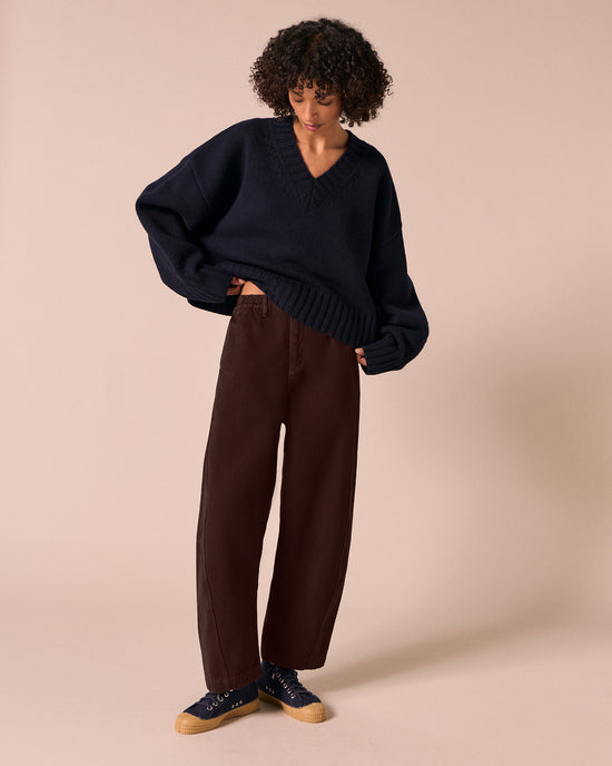 model wears tori cedar denim jeans right
