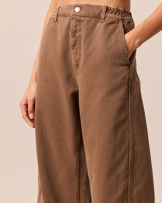 model wear tori caramel trousers left