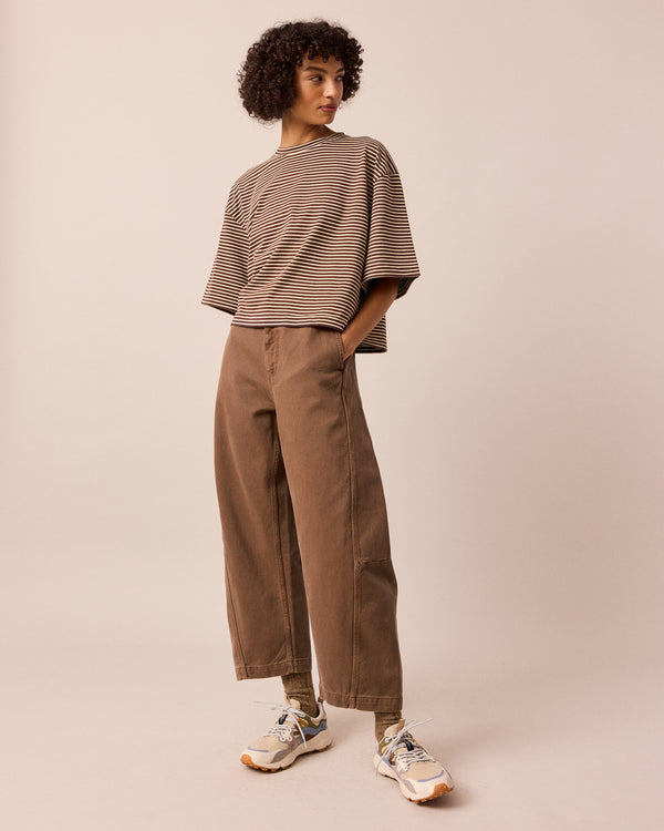 model wear tori caramel trousers right