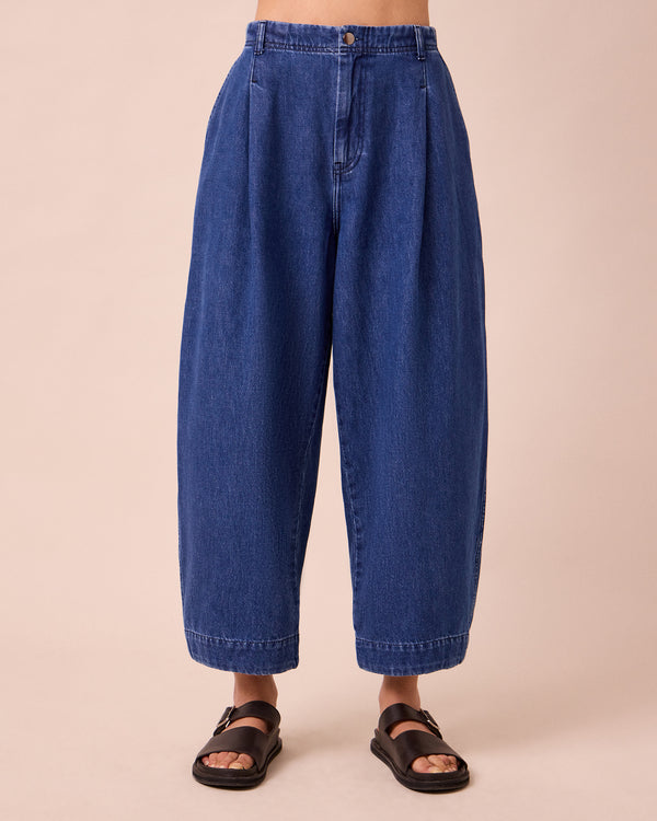 model wears veda mid blue denim jeans front