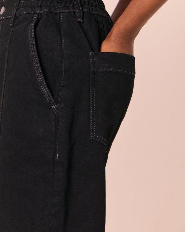model wears vivi black denim jeans
