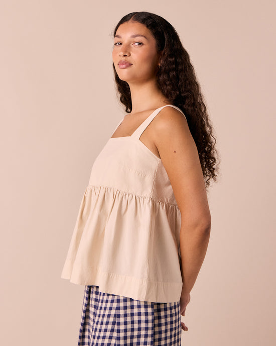 model wears zuri bone cotton poplin top