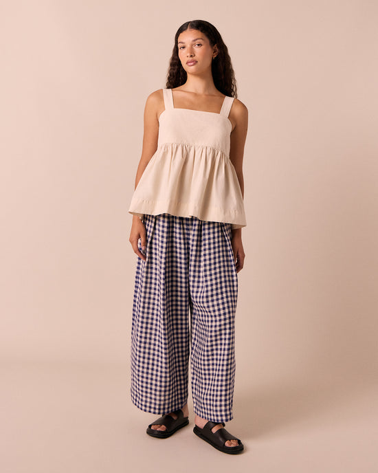 model wears zuri bone cotton poplin top