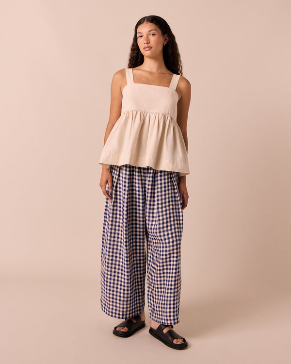 model wears zuri bone cotton poplin top
